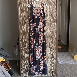 👗 black floral maxi